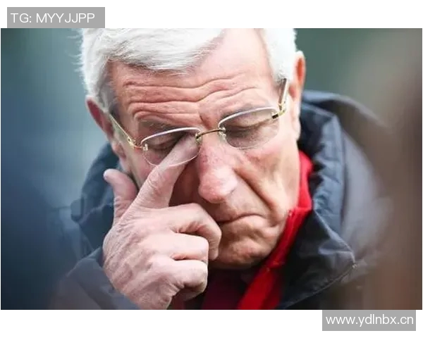 巴黎球迷大巴深夜抛锚高速上80人被困数小时等待救援