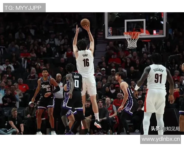 杨瀚森与偶像约基奇的赛场对话瞬间如此接近却又遥不可及