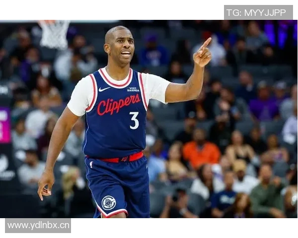 保罗掌舵经验丰富助攻8次虽无得分但贡献3篮板3抢断表现出色