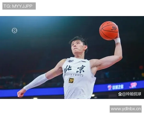 媒体人认为曾凡博不应被特别对待上场时间应适度减少