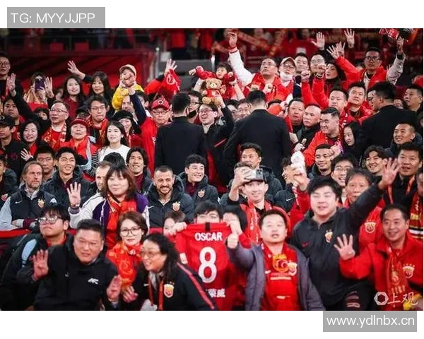 海港外援庆祝中超三连冠激情舞动更衣室尽显喜悦气氛 海港外援庆祝中超三连冠激情舞动更衣室尽显喜悦气氛