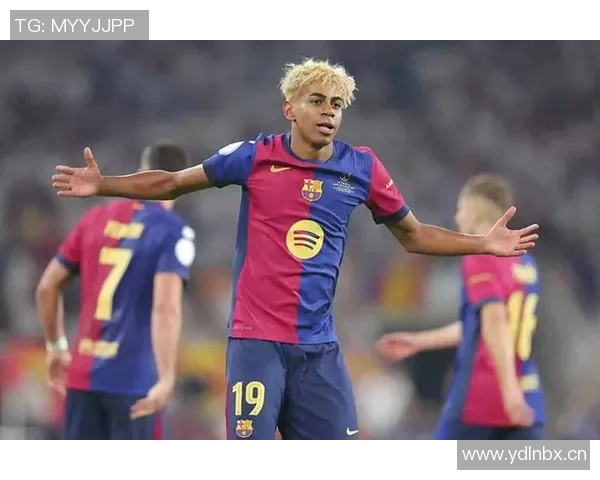 重返诺坎普巴萨海报展现弗里克亚马尔库巴西三位明星球员风采