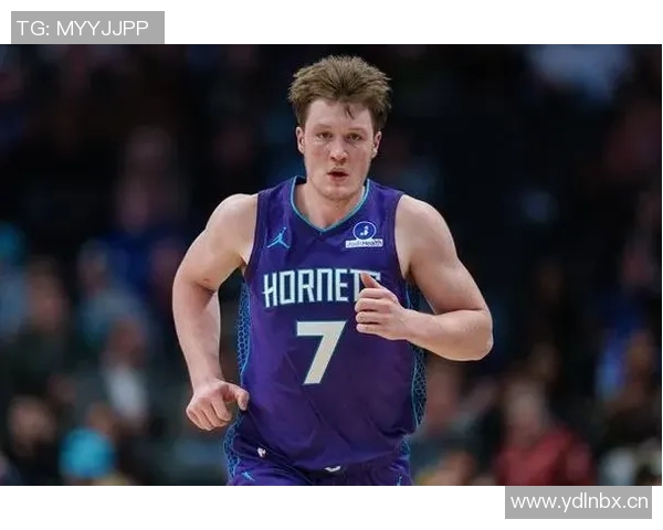 克尼佩尔下半场发力却三分失准11投5中仅得12分4篮板表现平平