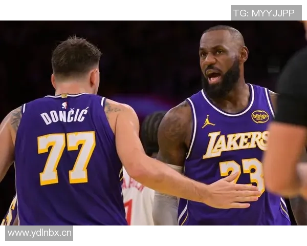 詹姆斯强调比赛关键时刻发球手的重要性并呼吁加强日常发球训练