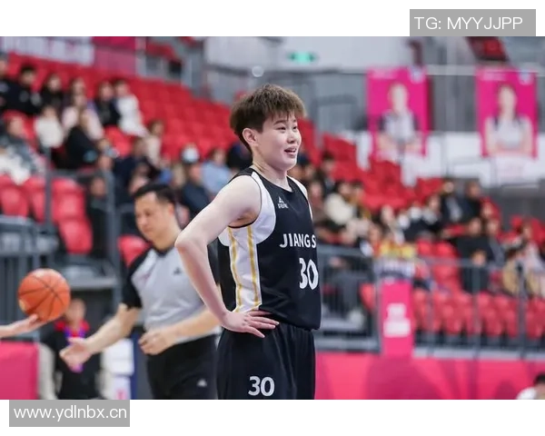 中国篮球之队祝福罗欣棫生日快乐愿你在时光中不断成长绽放光彩如棫树般挺拔