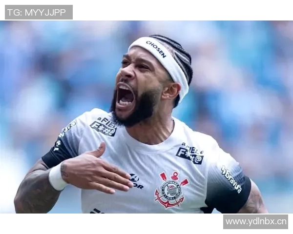 德佩替补席开怀大笑心态超好即便科林蒂安0-1落后依然乐观面对比赛