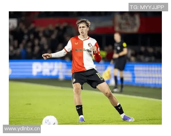 费耶诺德年轻后卫雷德回应拜仁传闻队友开始用德语交流