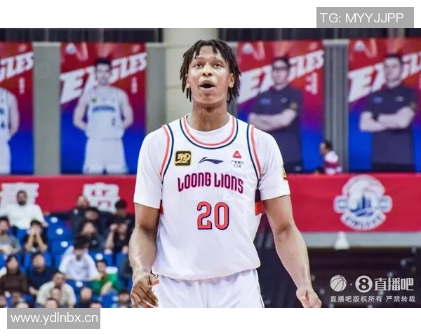 克拉克斯顿再创佳绩29分钟砍下三双14分11板10助助球队赢得胜利 克拉克斯顿再创佳绩29分钟砍下三双14分11板10助助球队赢得胜利